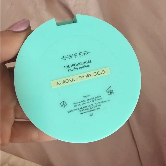 Sweet - Shimmering Highlighter in Aurora - Picture 3 of 3